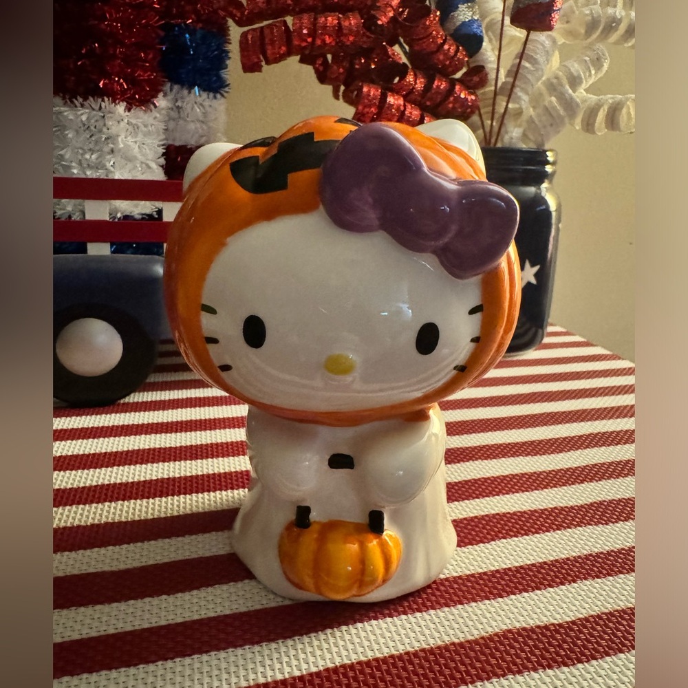 Hello kitty halloween ceramic